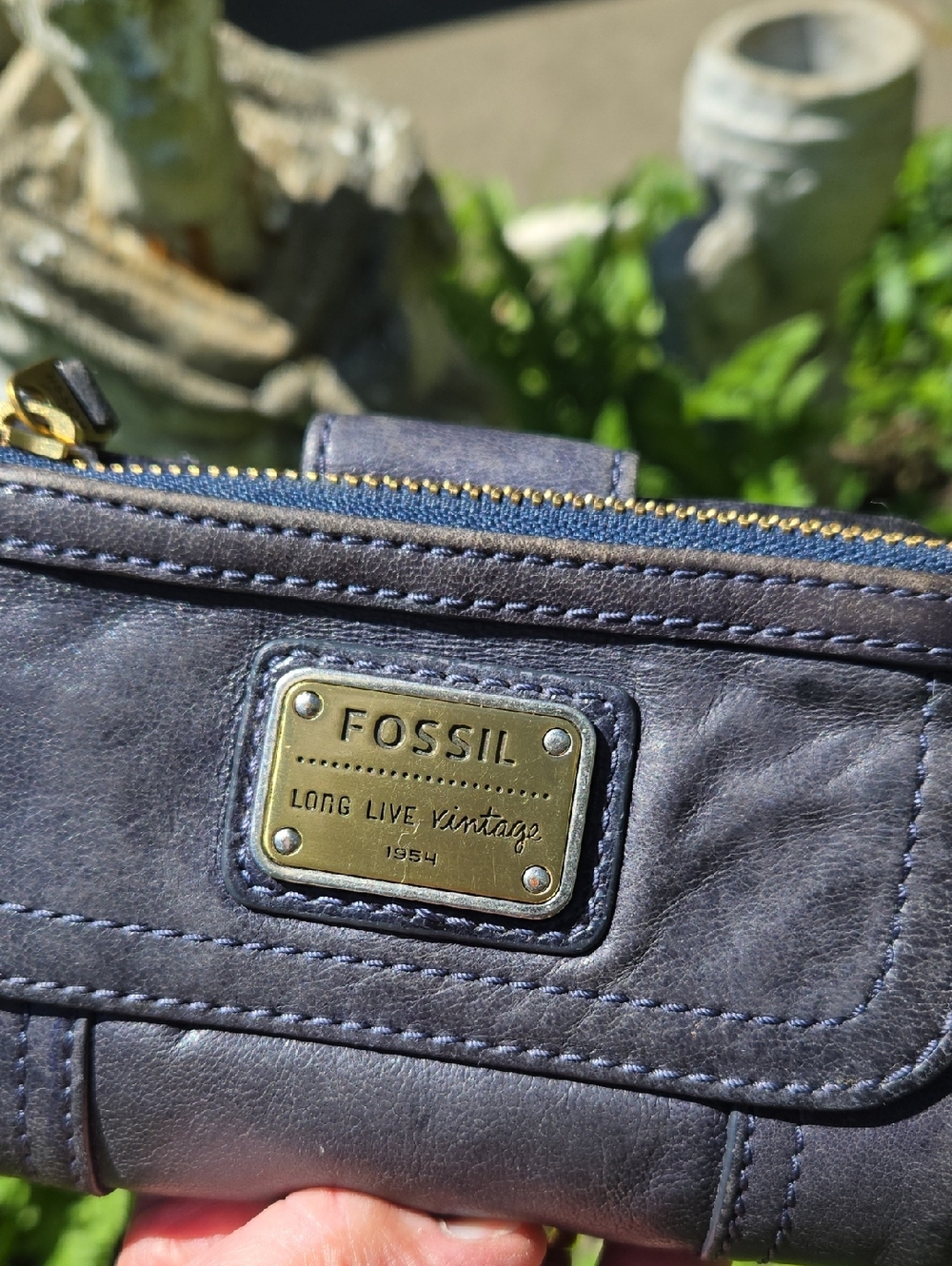 FOSSIL "Long Live Vintage" Emory Clutch Wallet Tri-fold Snap Closure. (BIN 005)